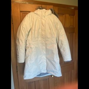 Almost new, winter white, North Face Parka, used one season, excellent cond